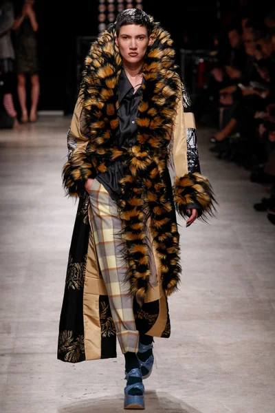 Look 24